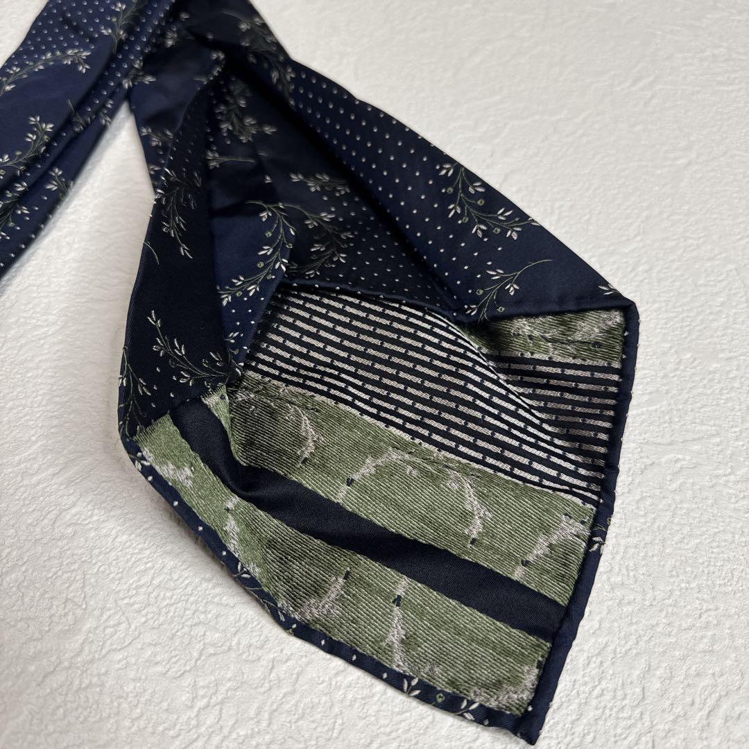 【美品】タイユアタイ　フィレンツェフローラル柄　セッテピエゲ　ネクタイ　ネイビー