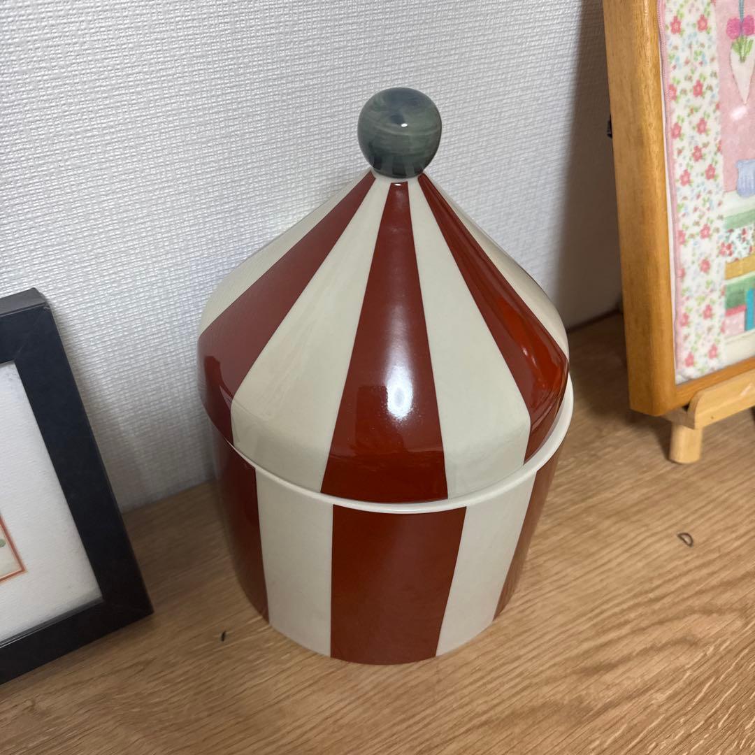 サーカス風赤白ストライプ保存容器