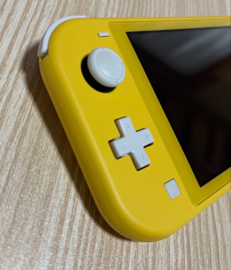 初期化済み　美品　Nintendo switch light 充電器付き