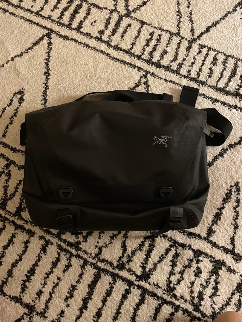 Arc'teryx ブラック メッセンジャーバッグ　グランヴィル