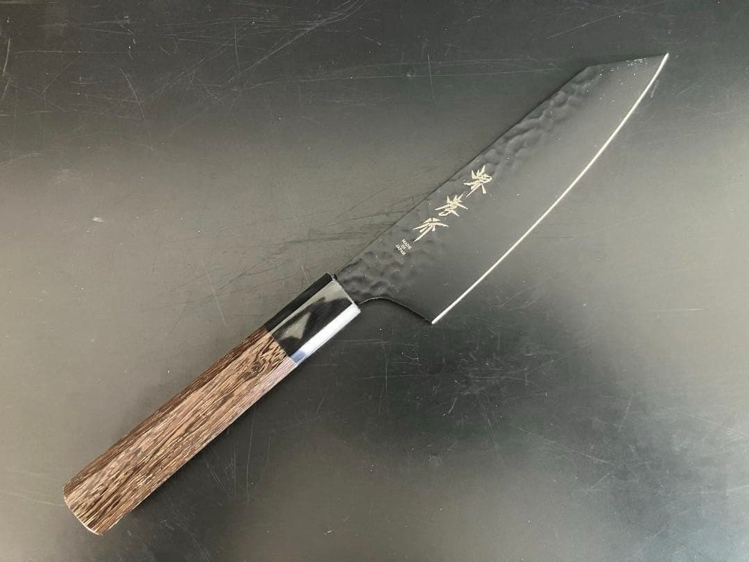 堺孝行 【黒影】 和剣型三徳 160mm VG10 槌目 フッ素加工 和包丁