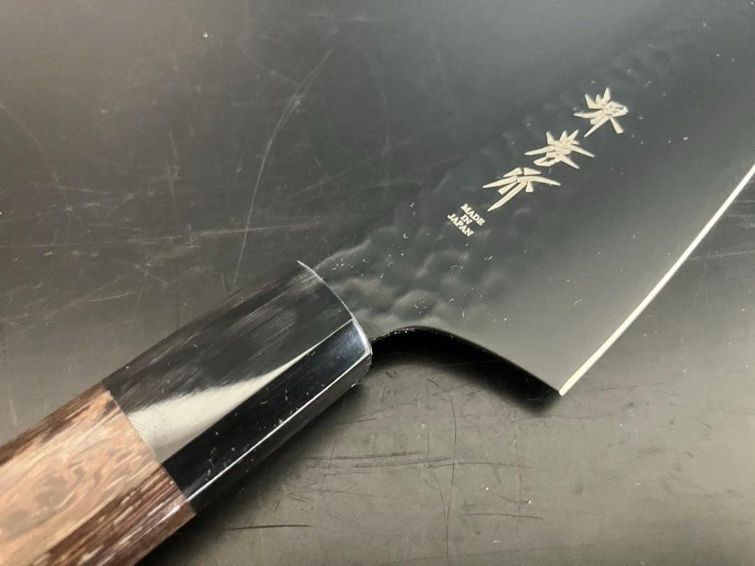 堺孝行 【黒影】 和剣型三徳 160mm VG10 槌目 フッ素加工 和包丁