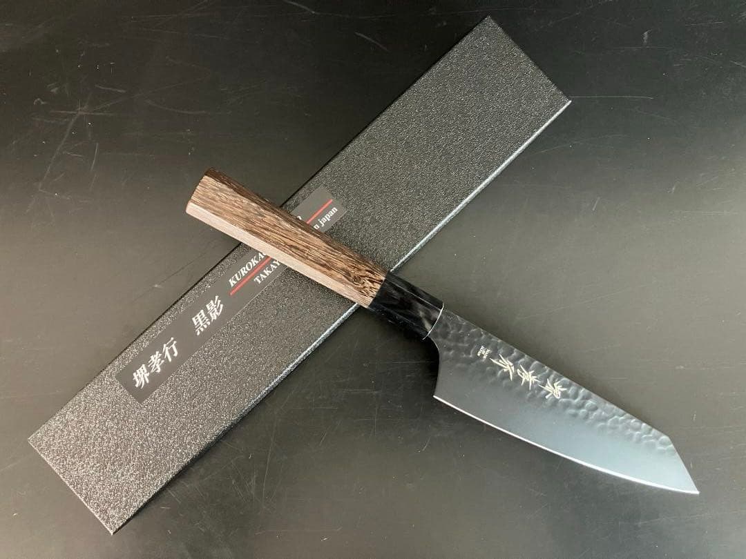 堺孝行 【黒影】 和剣型三徳 160mm VG10 槌目 フッ素加工 和包丁