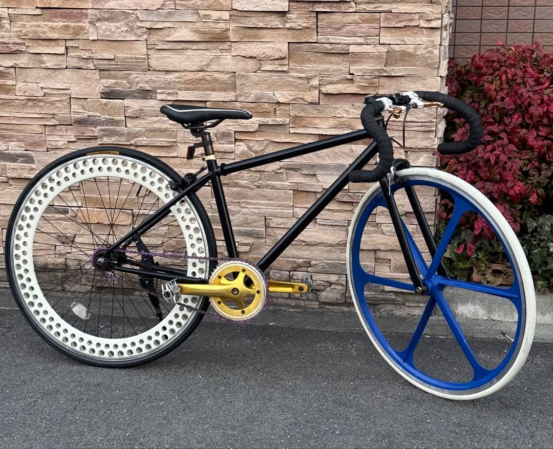 カスタム ピストバイク ドリルドエアロリム × ホワイトウォールタイヤ 自転車