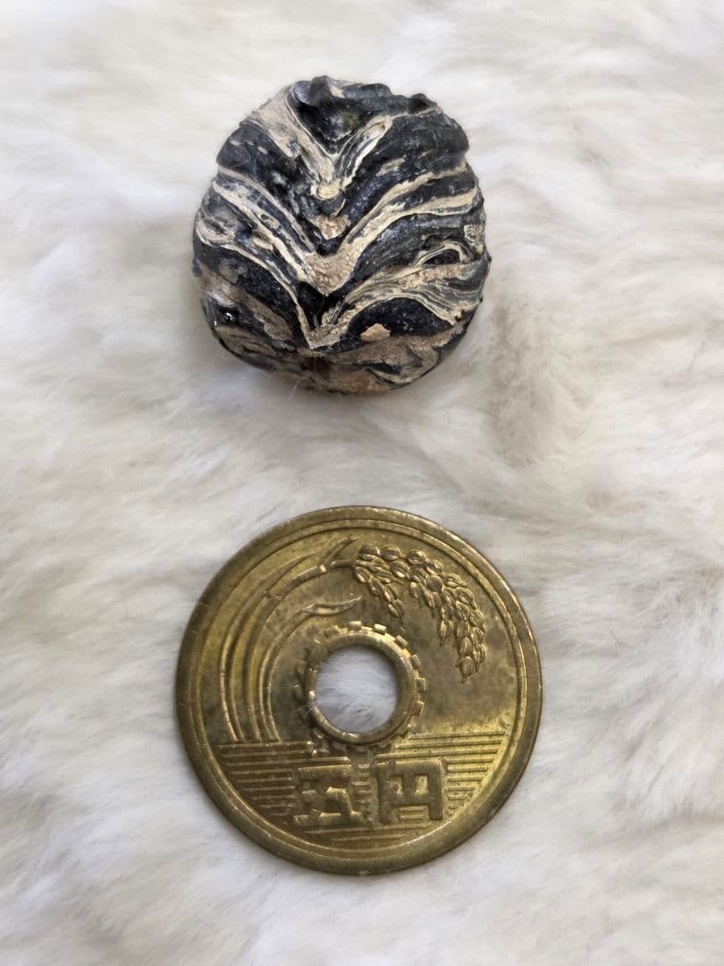 017　蜻蛉玉　枯れた感じ波状模様の古い物です！