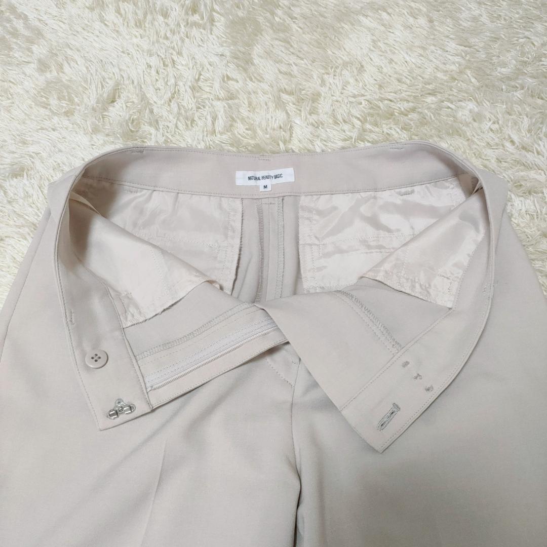 【美品】ナチュラルビューティーベーシック ノーカラー パンツスーツ ベージュ