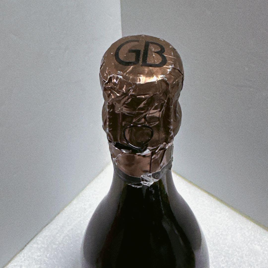 ゲオルグ・ブロイヤー陶器が張り付けてあり、高級感もあります。辛口ワイン