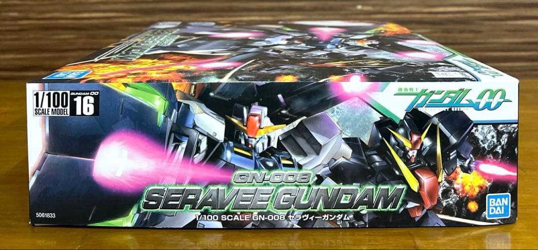 セラヴィーガンダム　GN-008　機動戦士ガンダム00　1/100　デカール付き