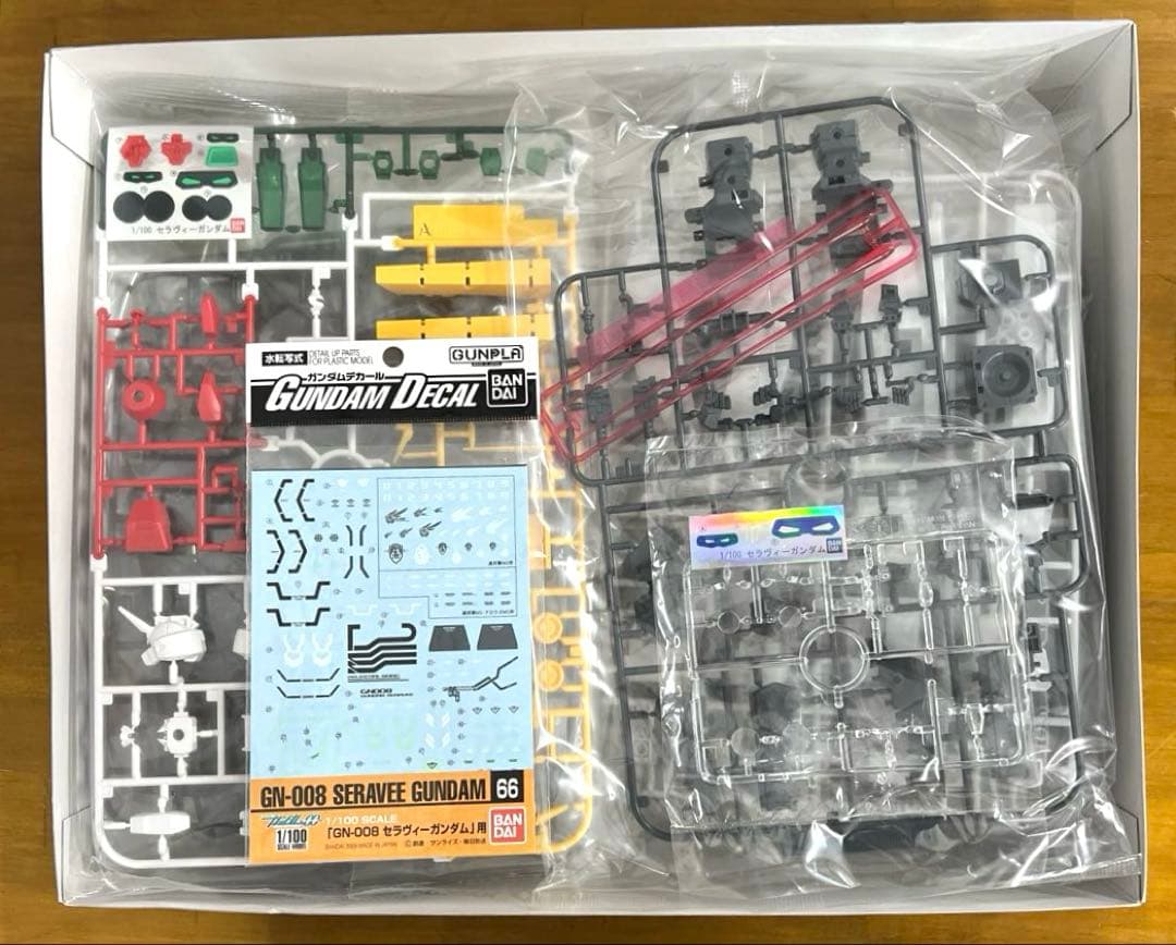 セラヴィーガンダム　GN-008　機動戦士ガンダム00　1/100　デカール付き