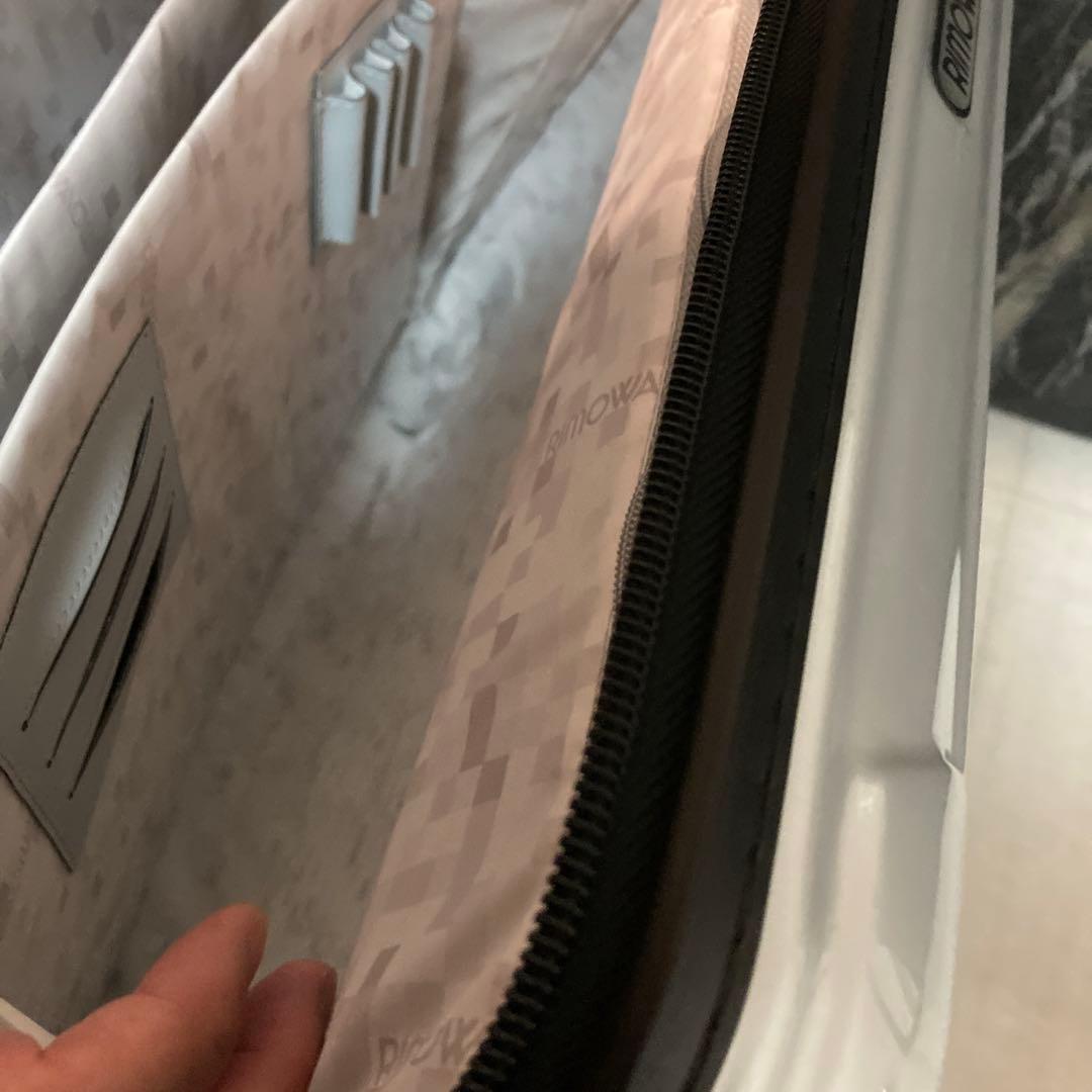 シュウ　リモワ　スーツケース Salsa 23L