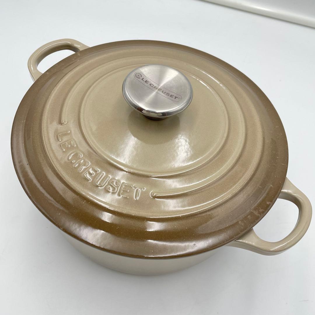 ル・クルーゼ ココット・ロンド 20cm ベージュ系　シルバーツマミ　希少色