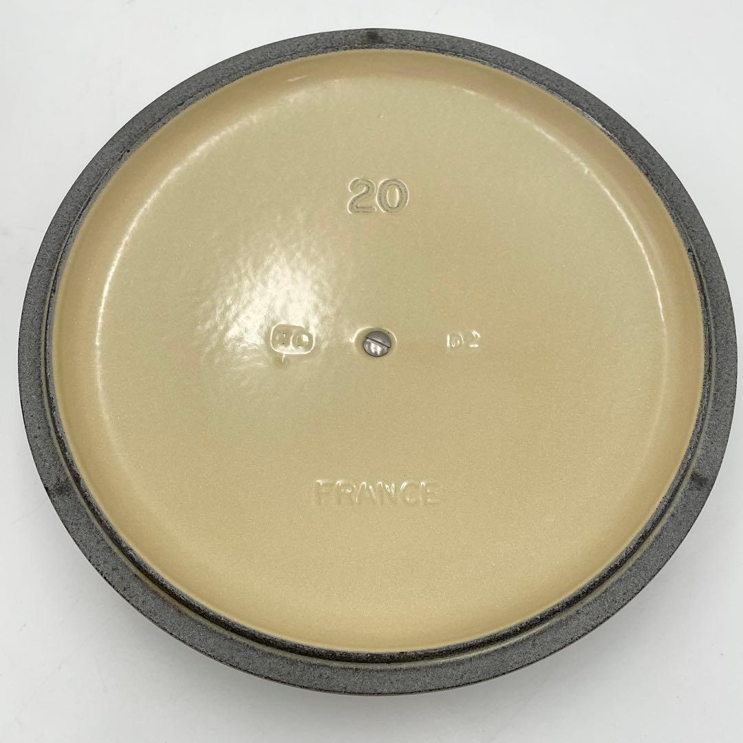 ル・クルーゼ ココット・ロンド 20cm ベージュ系　シルバーツマミ　希少色