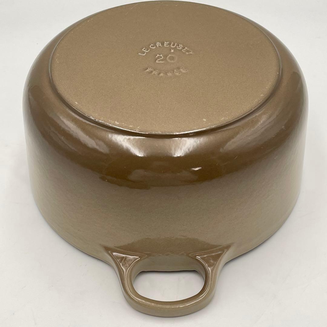 ル・クルーゼ ココット・ロンド 20cm ベージュ系　シルバーツマミ　希少色