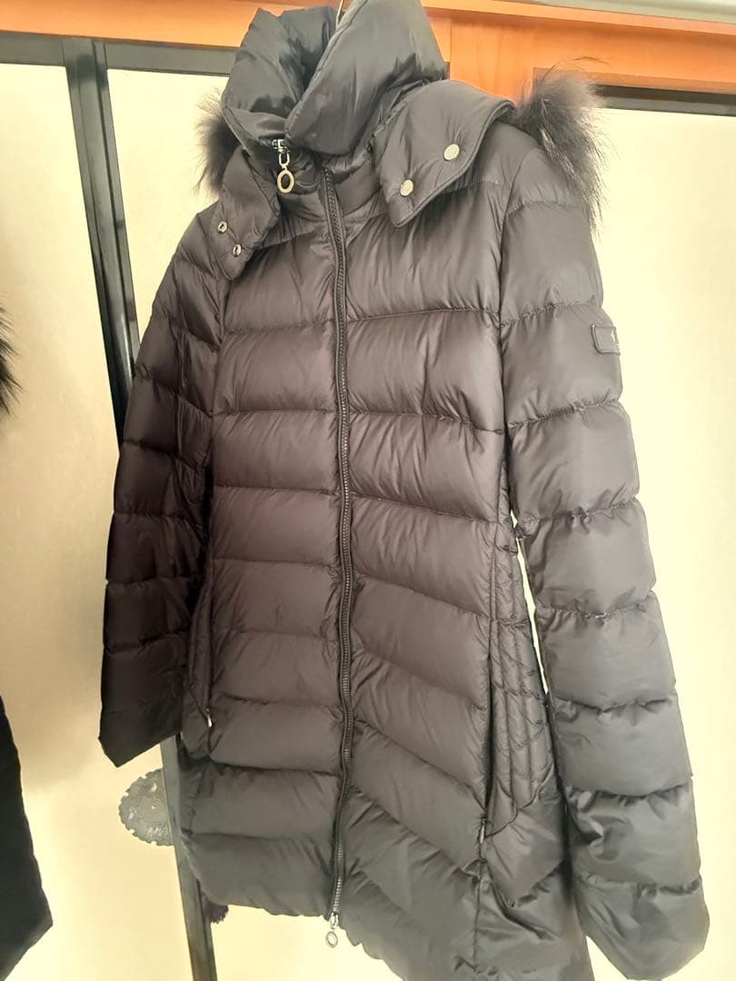 TATRAS ダウンジャケット ファー付き　お値引きします。