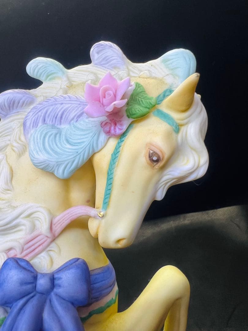 陶器製 馬の置物 花の装飾付き