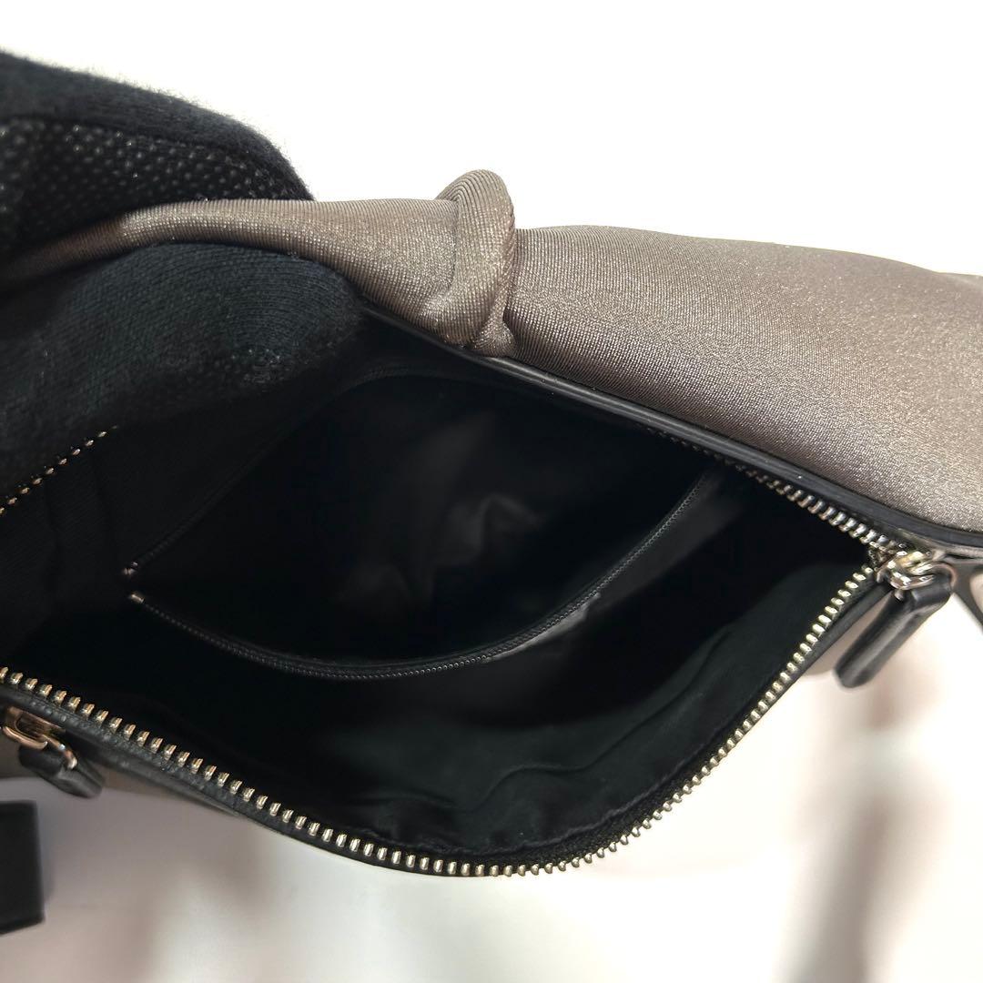 人気✨カワカワ ショルダーバッグ hatomeボディバッグ wet