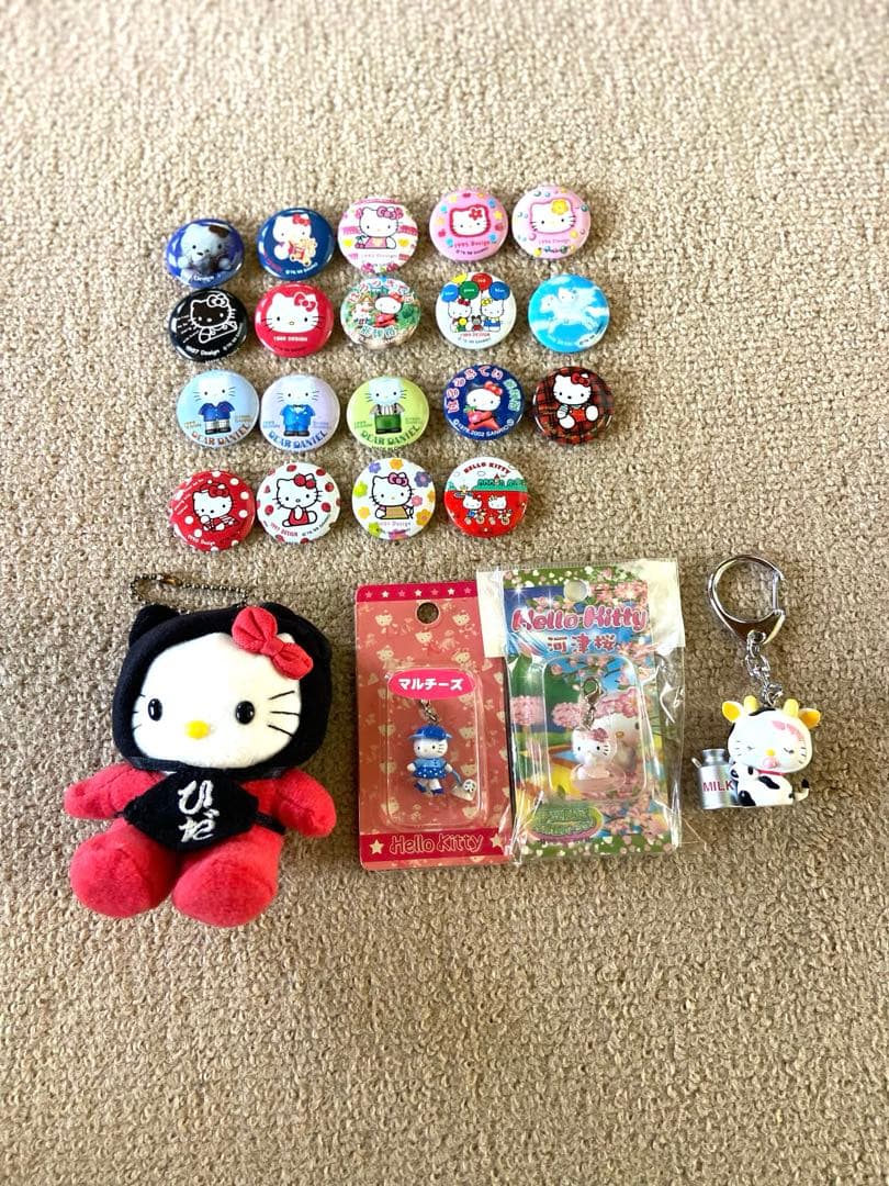 合*3様 ハローキティ キーホルダー　ストラップ　缶バッジセット