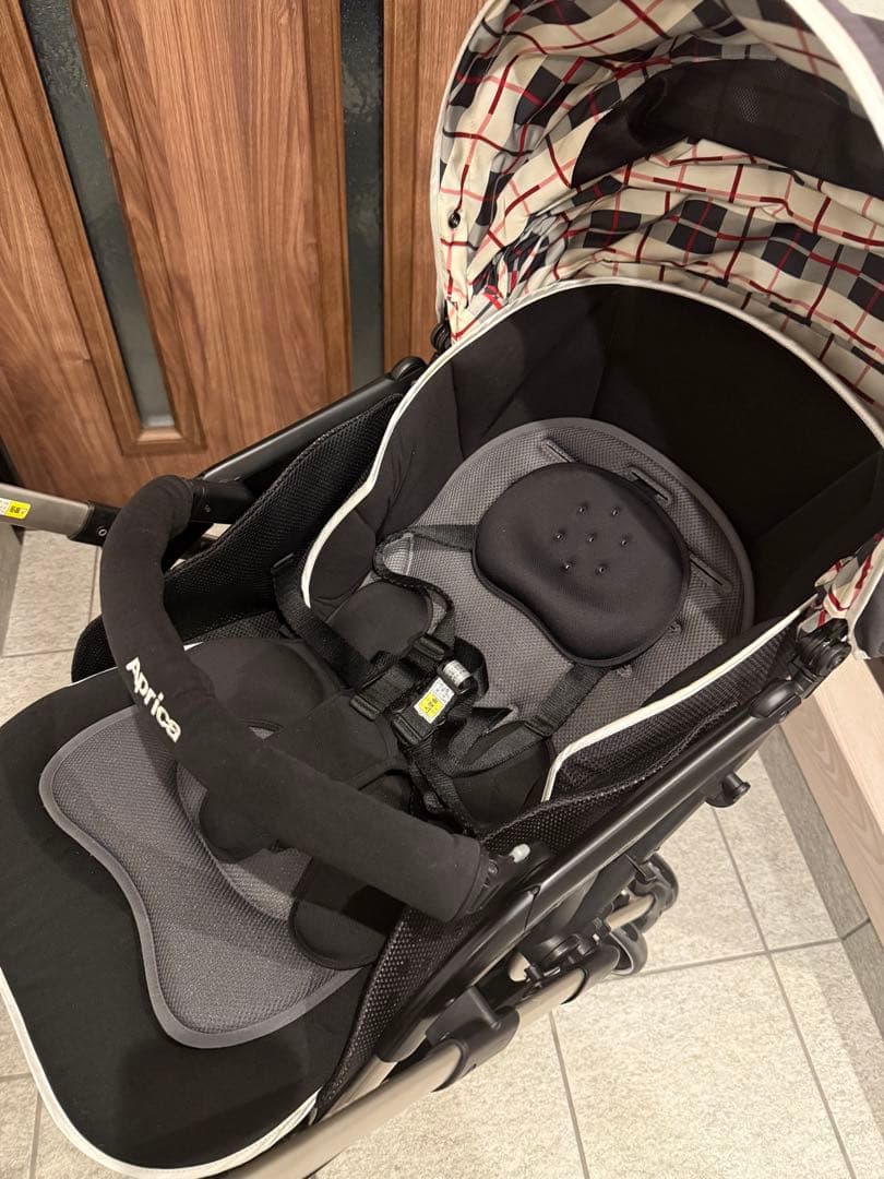 Aprica ベビーカー ブラック チェック柄　オプティアクッション