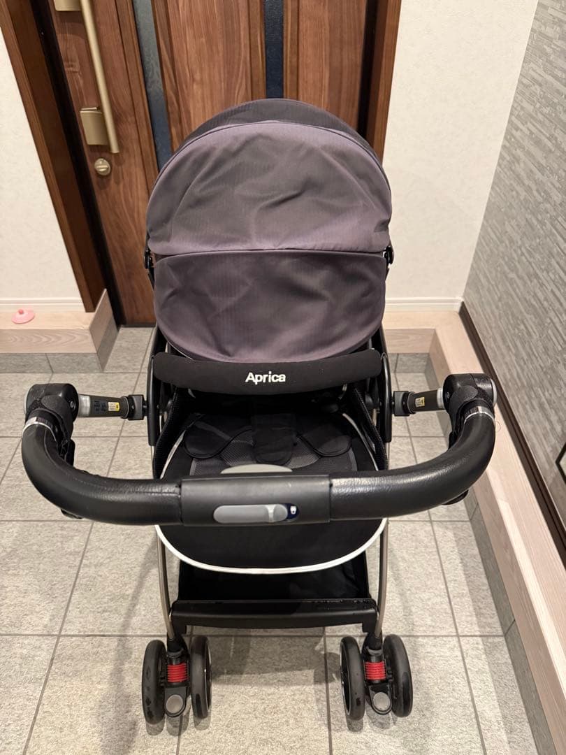 Aprica ベビーカー ブラック チェック柄　オプティアクッション