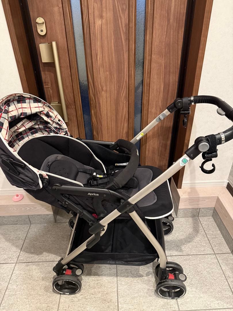 Aprica ベビーカー ブラック チェック柄　オプティアクッション
