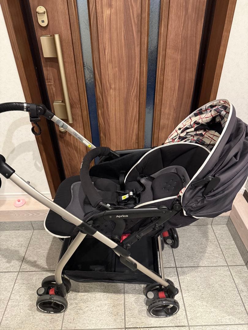 Aprica ベビーカー ブラック チェック柄　オプティアクッション