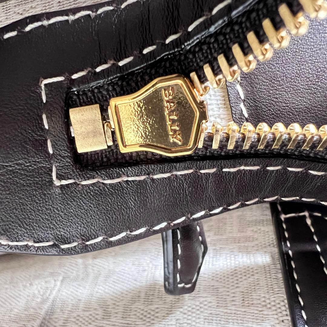 【未使用級】BALLY トートバッグ　クリスタリア　レザー　ロゴ型押し　スタッズ