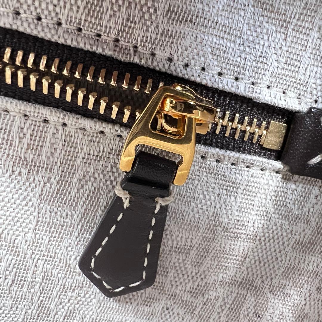 【未使用級】BALLY トートバッグ　クリスタリア　レザー　ロゴ型押し　スタッズ