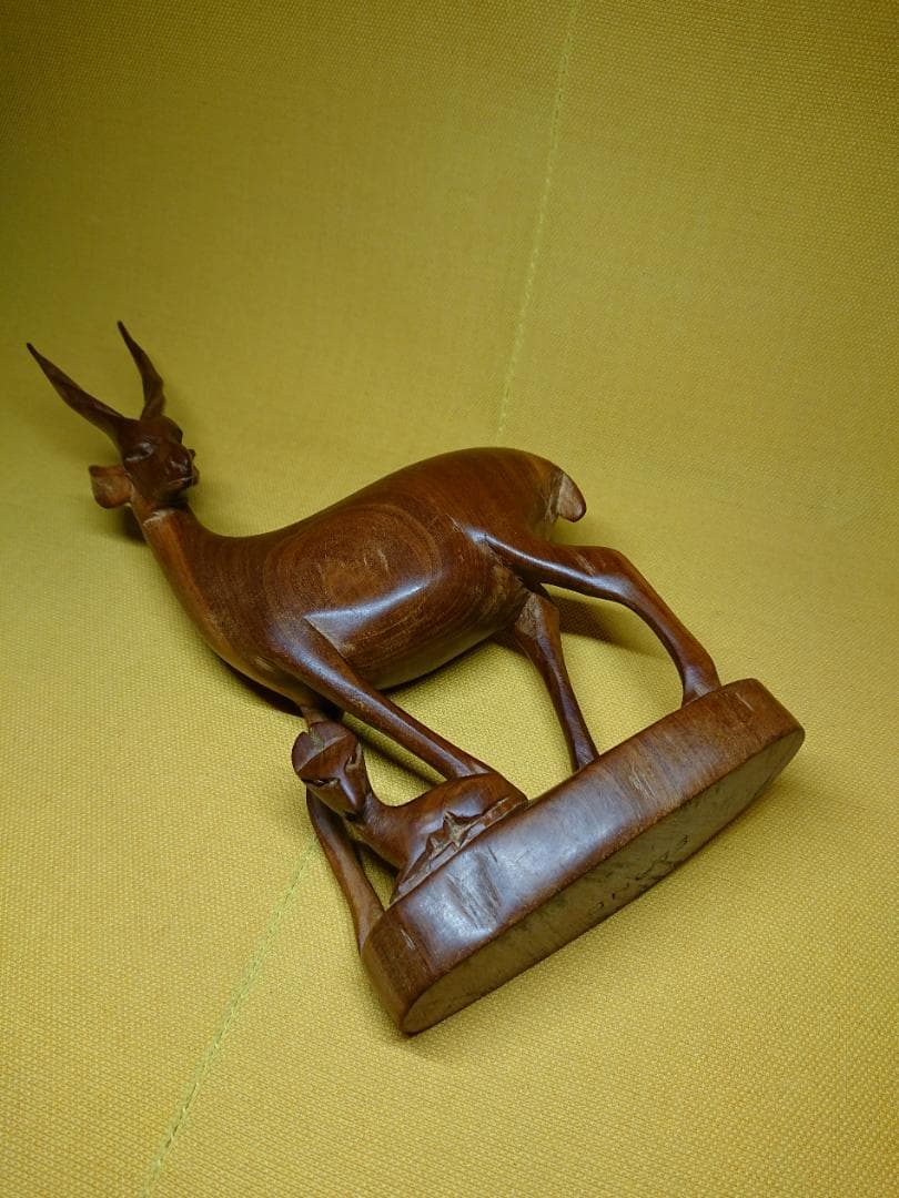 ビンテージ　鹿　木彫り　紫檀　彫刻　置物　インテリア　工芸品　美術品　A2588