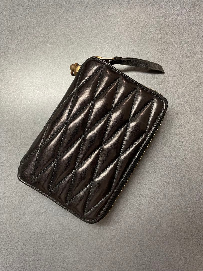 サティスファクション ダイヤモンドステッチ ラウンドジップ ウォレット ブラック