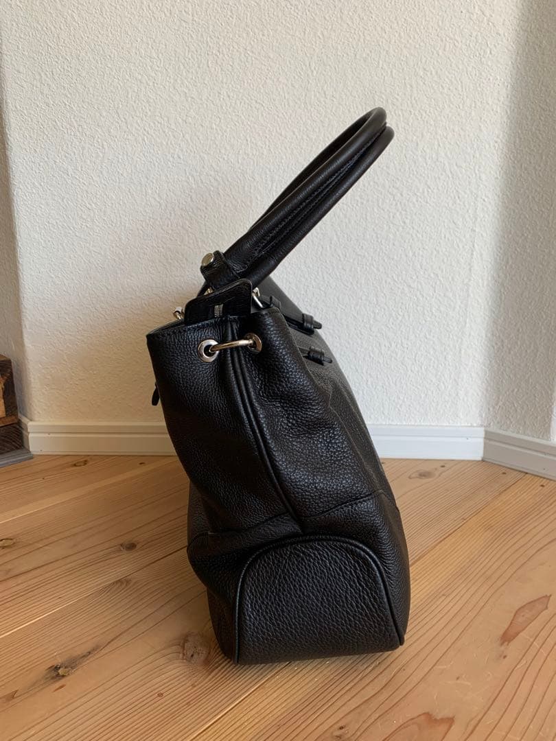 ペッレモルビダ　黒のレザートートバッグ　未使用・美品