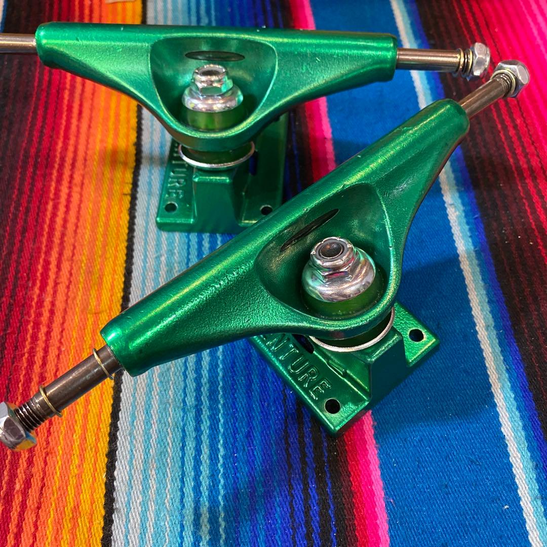 VENTURE グリーン スケートボードトラック5.2HI