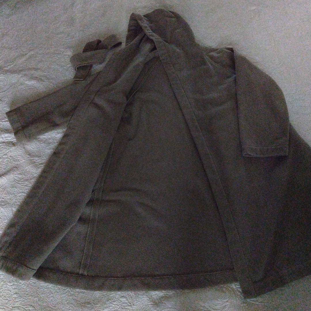 ヨーガンレール、大人女子のベージュロングコート、ベルト付き