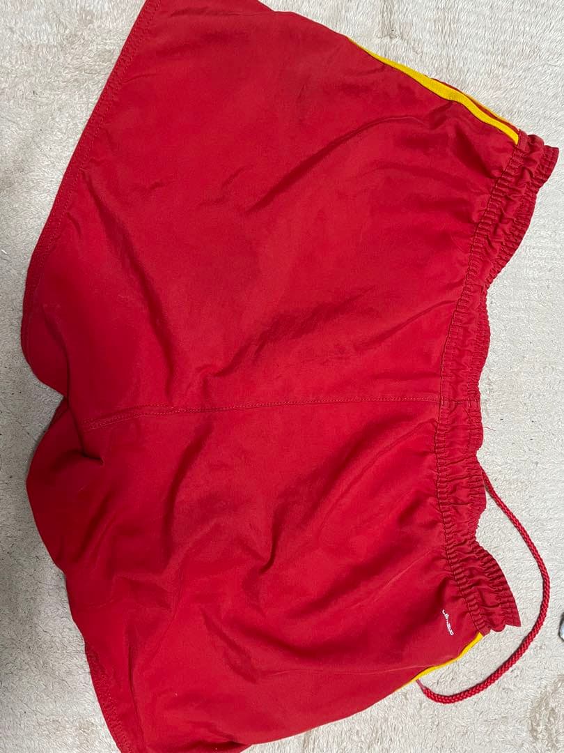 海外限定のチーフスの赤いバージョンです。