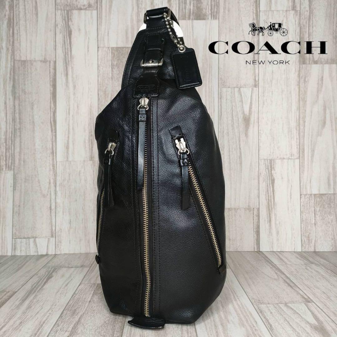 55 COACH コーチ　レザー　ボディーバッグ