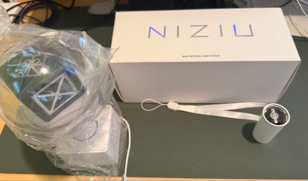NiziU OFFICIAL LIGHT STICK ペンライト 【未使用】