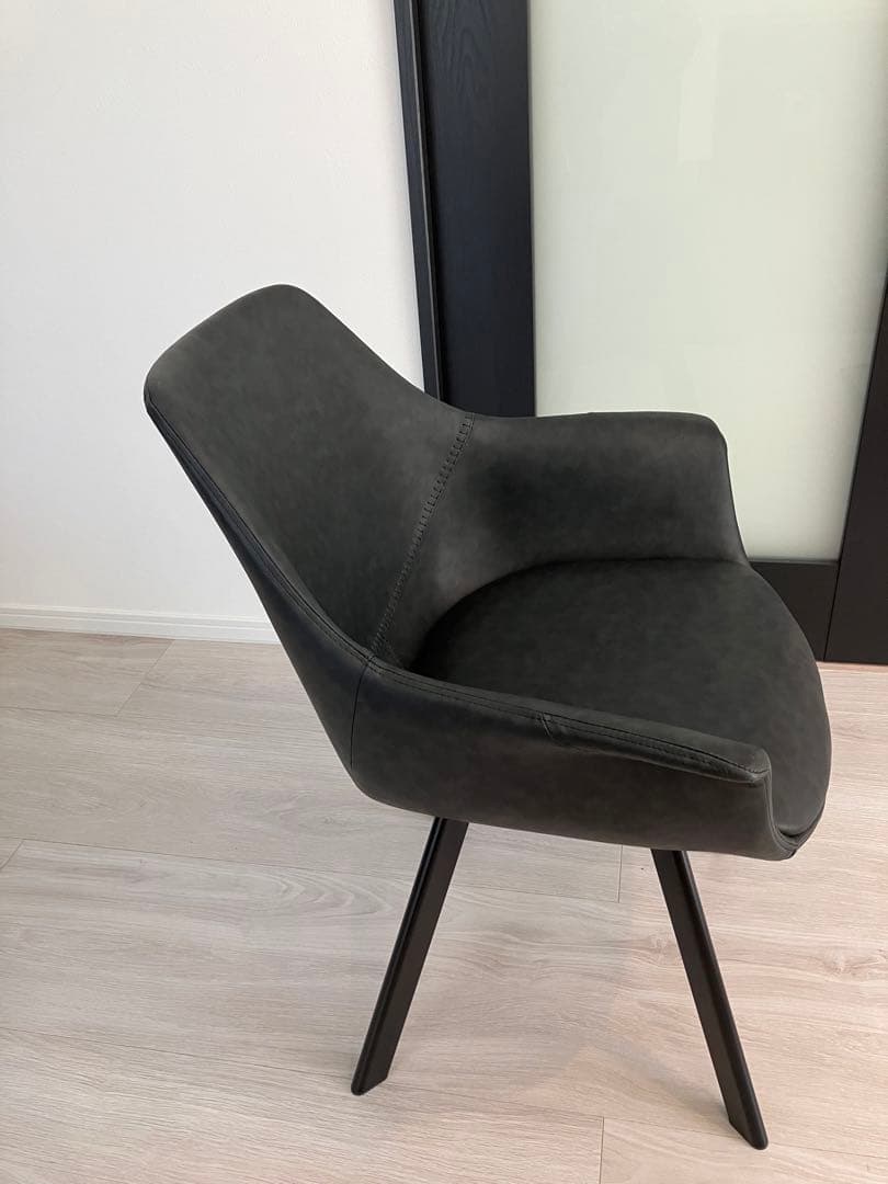 【ほぼ新品】ダイニングチェア　回転チェア　東京インテリア