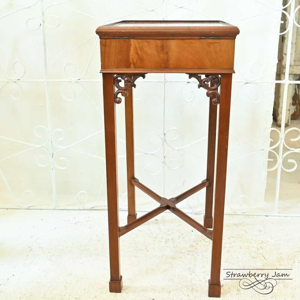 L3705-277 英国アンティーク クラシック サイドテーブル 収納 花台