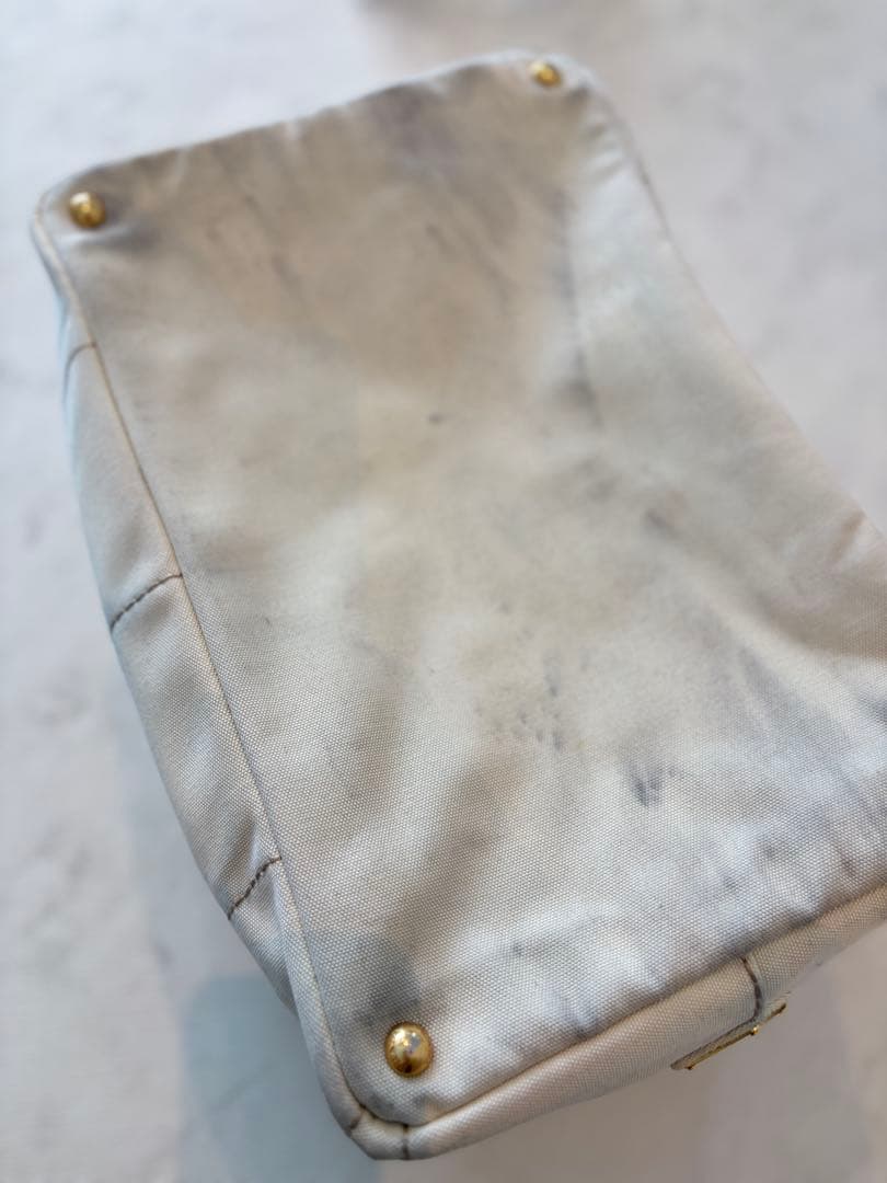 【最終値下げ】PRADA ホワイト ガナパ