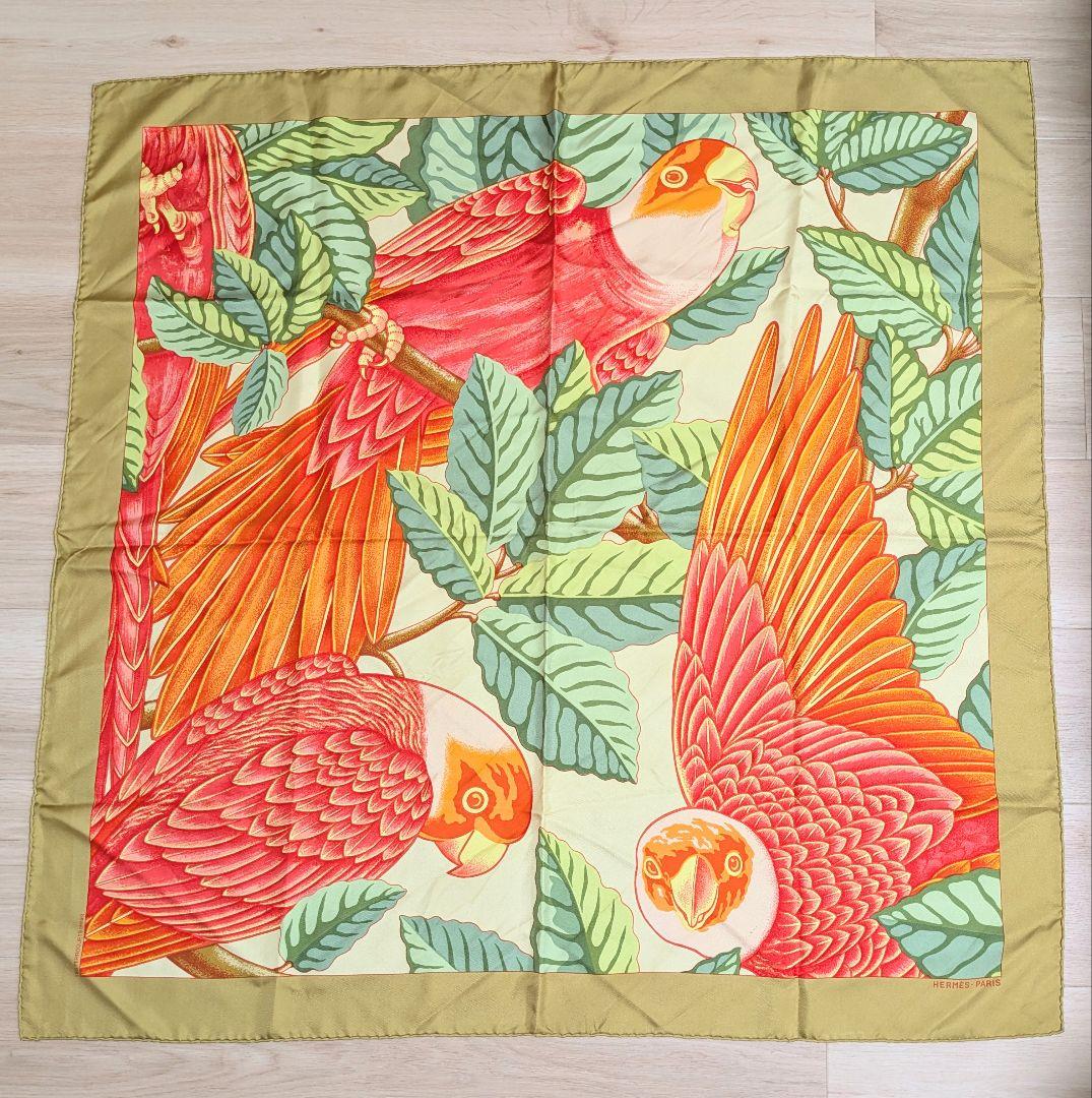 HERMESエルメス　カレ90 オウムのディテール　シルク100%