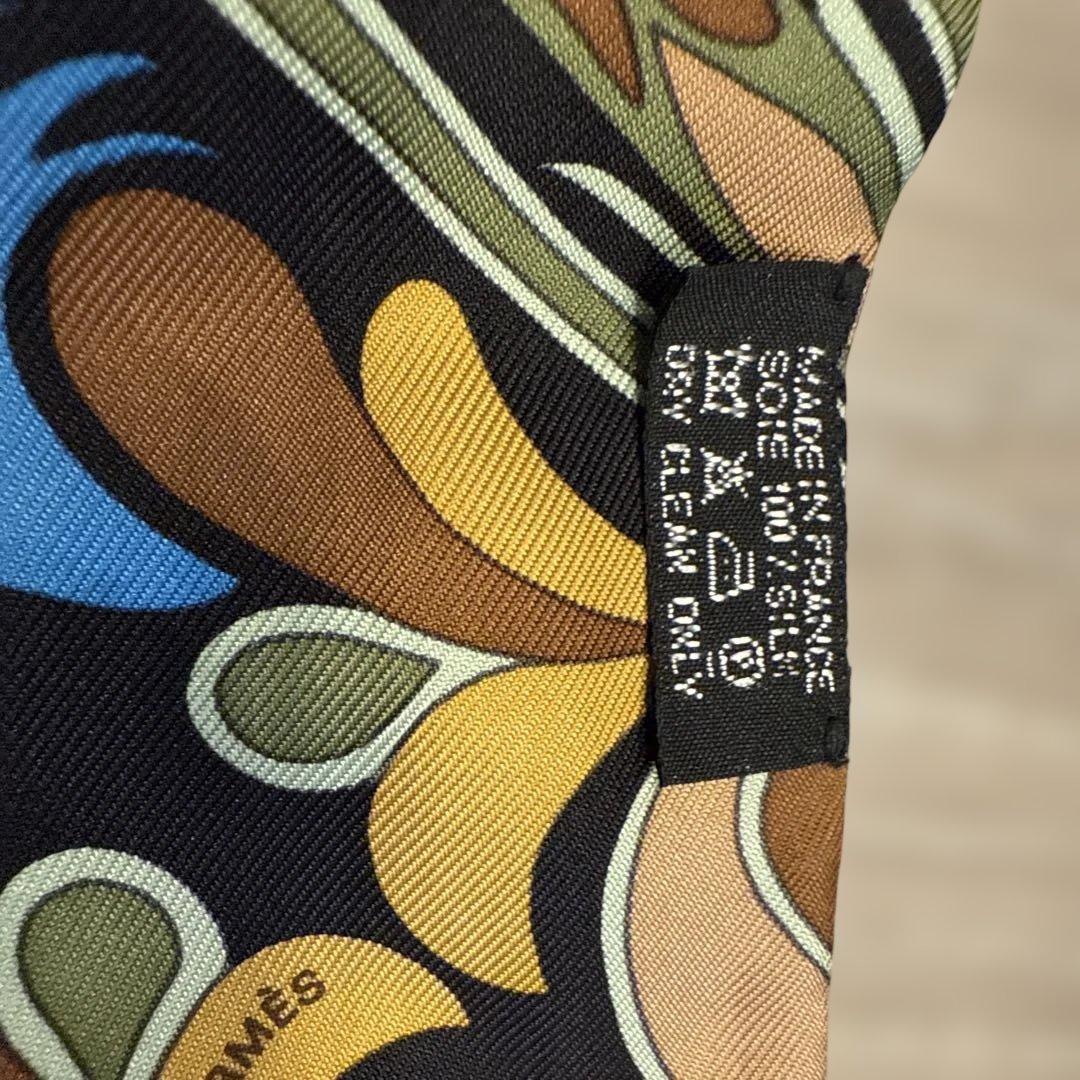 HERMÈS シルク　ツイリー　 幾何学模様