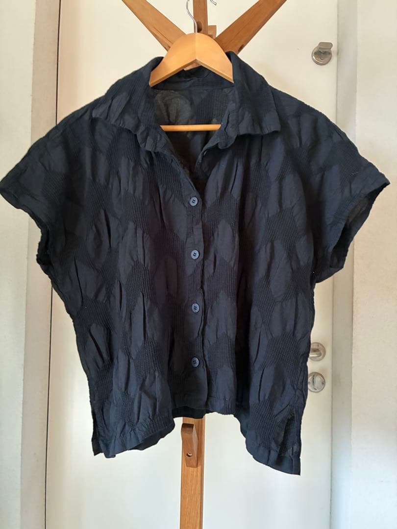 イッセイミヤケ me 黒半袖シャツ