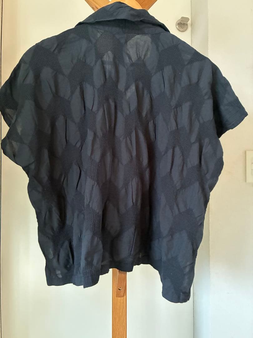 イッセイミヤケ me 黒半袖シャツ