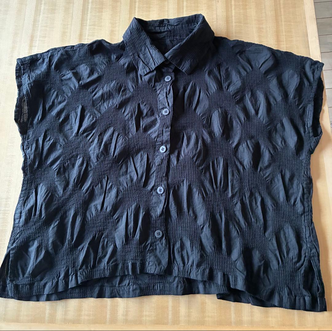 イッセイミヤケ me 黒半袖シャツ