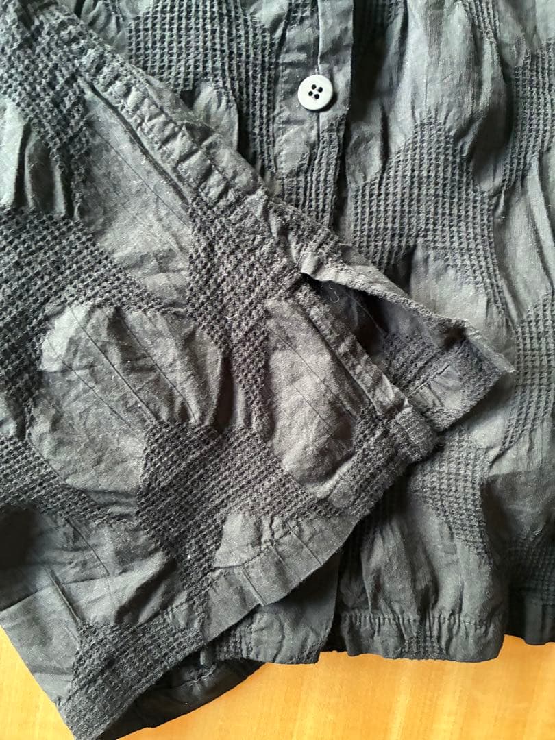 イッセイミヤケ me 黒半袖シャツ