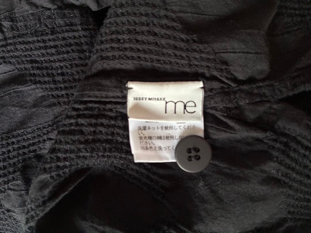 イッセイミヤケ me 黒半袖シャツ