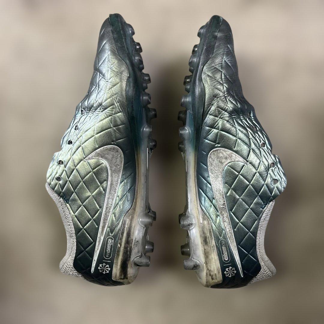 ナイキ ティエンポ 限定色 紐なし