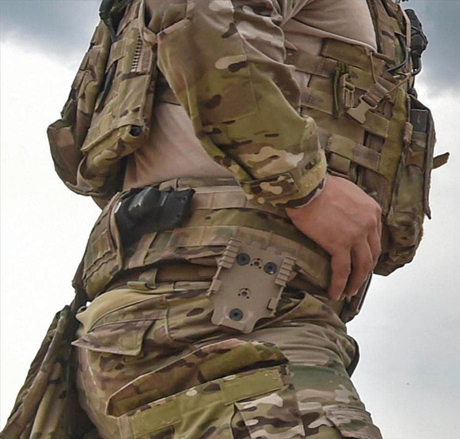 ト*ー様 サファリランド G19+ライト用6354DOホルスター/QLS19付フ