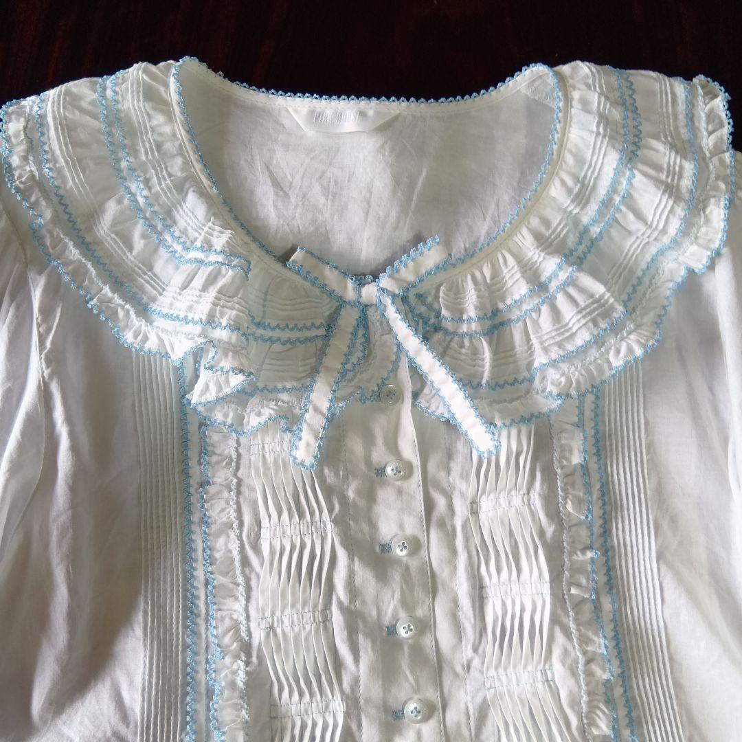 ホワイト フリルスカート 水色刺繍とブラウスのセットです❣