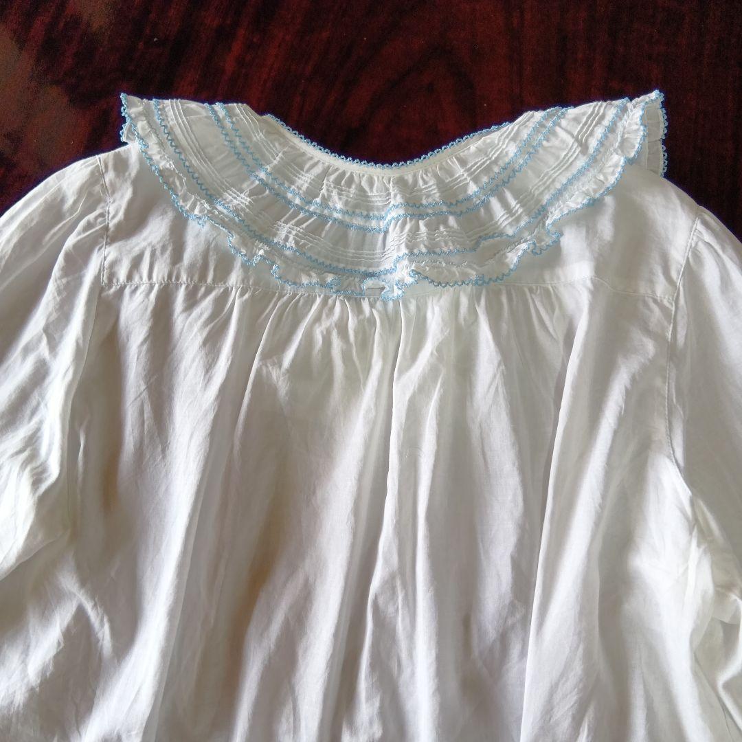 ホワイト フリルスカート 水色刺繍とブラウスのセットです❣