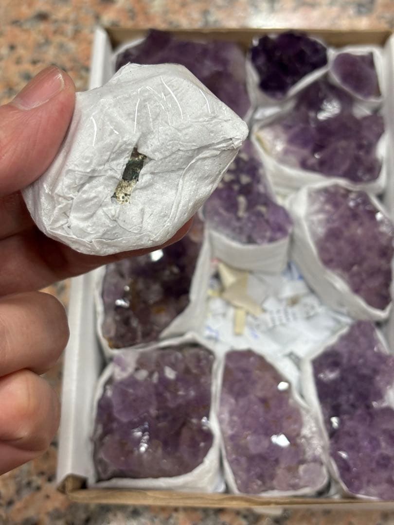 箱売り　ブラジル産アメジスト原石　大小12個約900g入　お楽しみBOX お買得